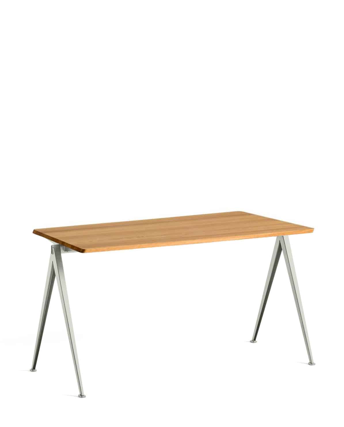 Tisch Pyramid 01 Beige powder coated steel oiled oak 140 cm x 75 cm